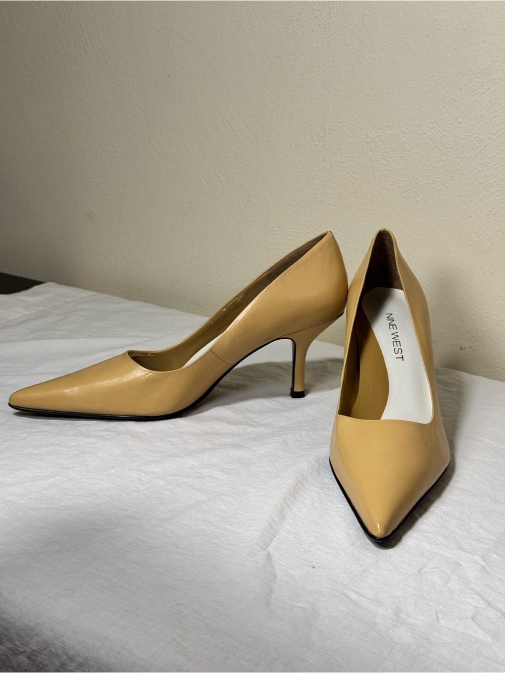 Nine West Camel/Tan Pointed Leather Pumps